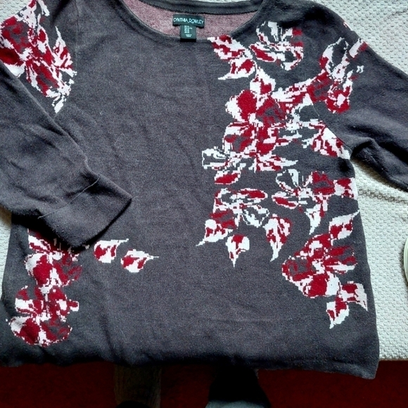 Cynthia Rowley Black Floral Pullover. Size XL - Picture 1 of 7